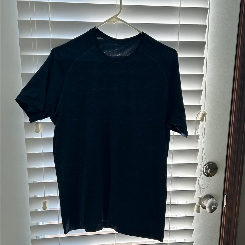 lululemon athletica metal vent tech